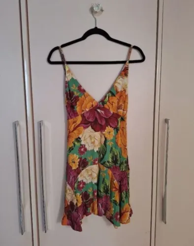 Vestido curto de alças estampa floral colorida FARM