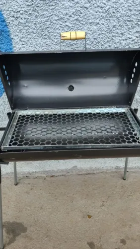 Churrasqueira bafo grande com pés