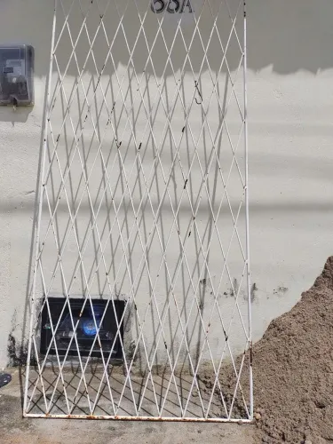 Vende-se 1 portão xadrez