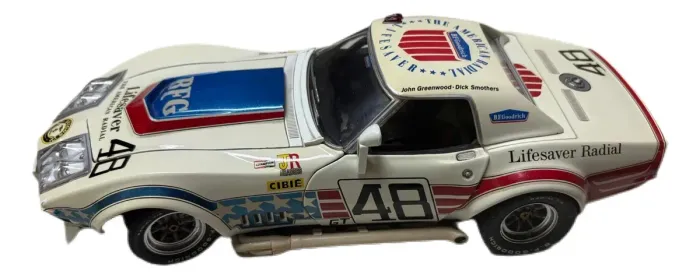 Miniatura Corvette L-88 - 12hs Sebring 1972 - Carrossel 1:18