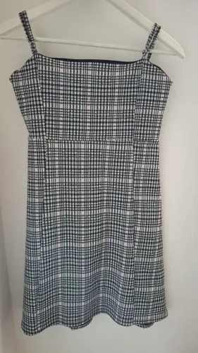 Vestido xadrez com detalhes rosa