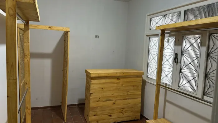 Loja balcão provador araras em pallets