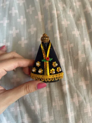 Imagem/ miniatura de Nossa Senhora Aparecida