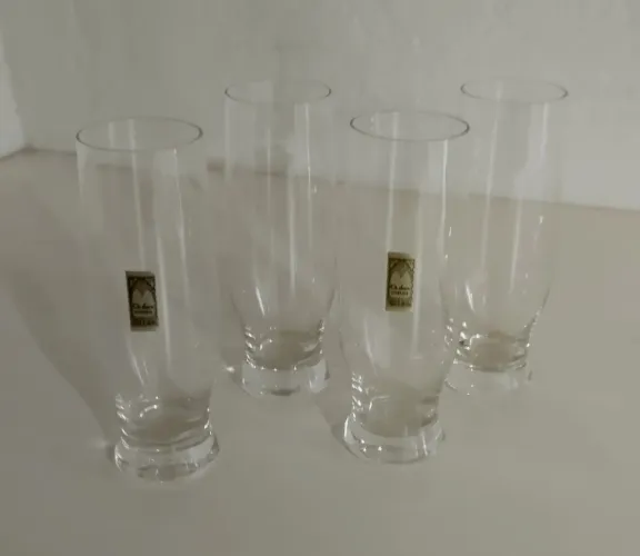 Elegante Conjunto de 4 Copos de Cristal Antigos