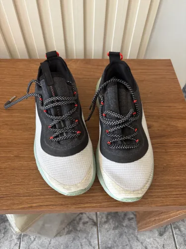 Under Armour Charged Trvrs