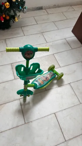 Patinete infantil Dinossauros com som e luz