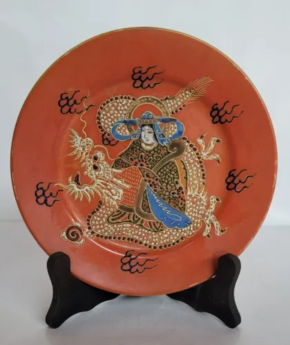 Prato Decorativo Japonês Estilo Satsuma com Motivo de Guerreiro e Dragão