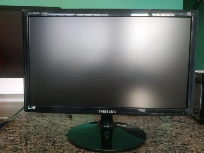 Monitor Samsung SyncMaster SA300 defeito na tela 