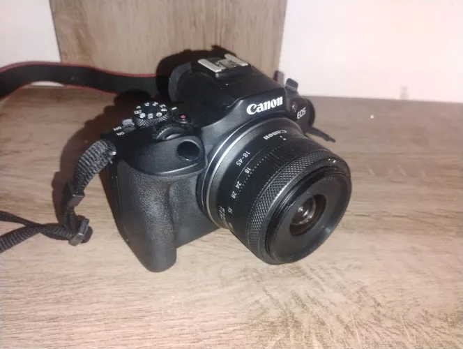 Cannon R100 + Lente RF 18-45 + Cartão SD.XC V30 128GB, original na caixa com manual