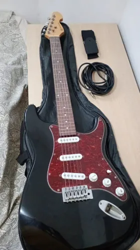 Guitarra Stratocaster Michael + Cubo Borne Ideal Para Iniciantes