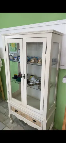 Cristaleira de Madeira Maciça, Patina Branca 2 Portas 1 Gaveta