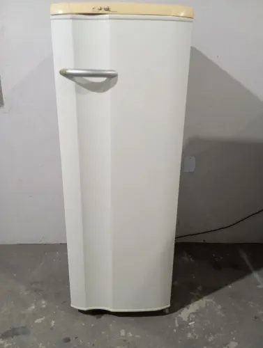 Geladeira Eletrolux funcionando perfeitamente, conservadinha
