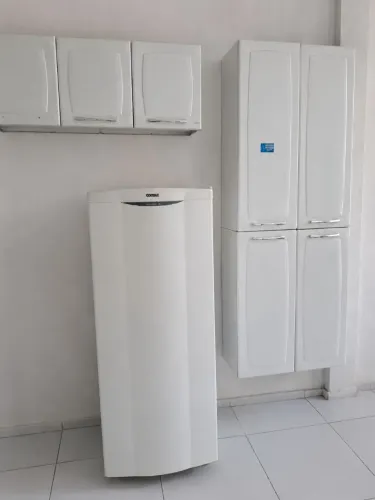 Vendo armario geladeira e fogão com botijão