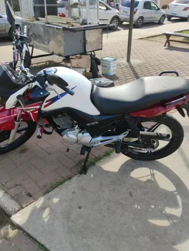 Moto Titan 150 completa