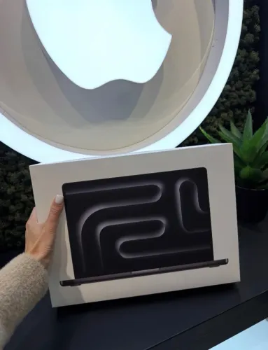 MacBook Pro 16-inch M5 Max