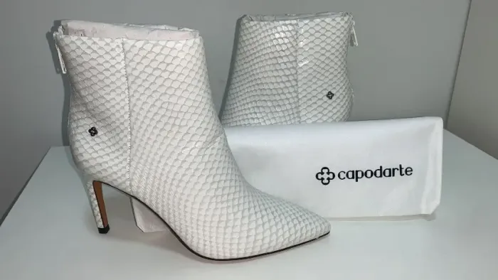 Bota Capodarte Original Branca Couro Textura Cobra - Nova