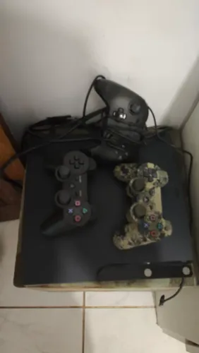 Vende-se ou troca em celular ps3 desbloqueado 3 controle bons vários jogos instalados