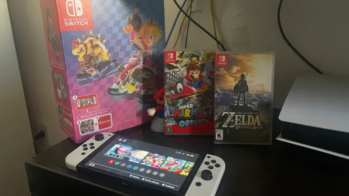 Nitendo switch oled com 2 jogos (console bloqueado)