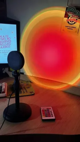 Lâmpada Pôr do Sol com Controle Remoto Luz Noturna USB 16 Cores Ajustáveis para Decoração