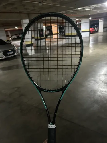 Raquete Head Gravity Tour Graphene +360: 305 g, cabeça 100 e padrão de cordas 18×20.