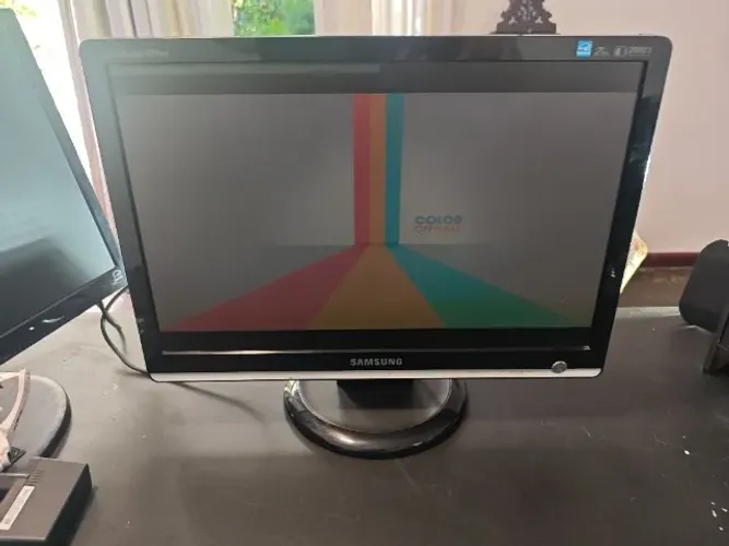 Monitor Samsung SyncMaster 933SN Plus 18.5" - COM DEFEITO