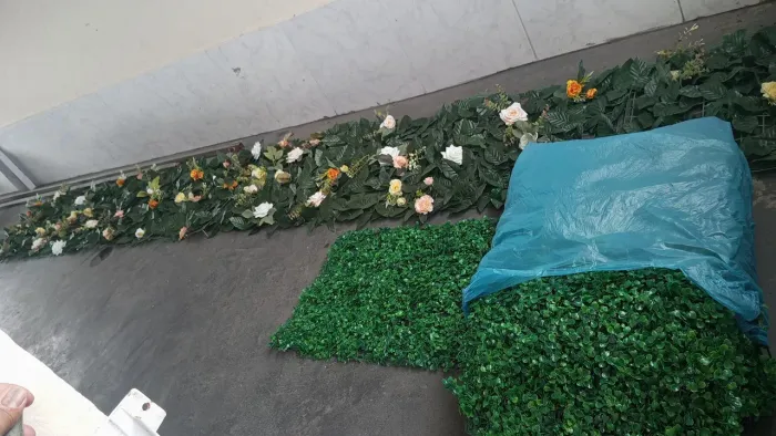 Placas Artificiais de Gama e Folhagem com Flores