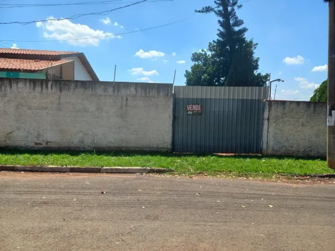Terreno à venda no bairro Jardim Paulista em Cosmópolis/SP.