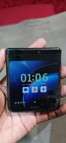 Moto Razr 40 Ultra de 256GB e 16GB