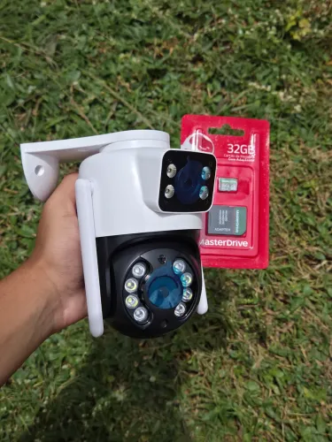 Kit Câmera de Segurança Wi-Fi Dupla Lente + Cartão de Memória 32GB