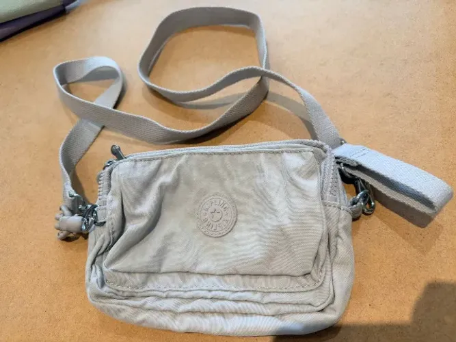 Bolsa Kipling de ombro com macaco  Novíssima! Usada apenas 1 vez! 