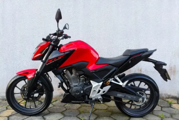 Vendo cb Twister  2023 novinha, só pegar e andar 