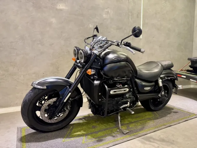 Triumph Rocket III Roadster 2015