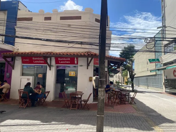 " LANCHONETE E PASTELARIA NO CENTRO"