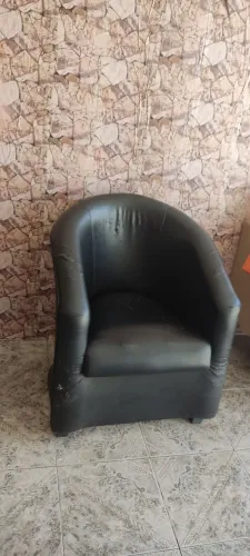Poltrona de courino, cadeira, não está quebrada, apenas $30