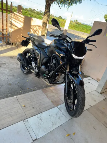 Vende-se Yamaha fazer 250cc ?2023 2024 Valor: 22.500 Apenas com 16.702 rodados.