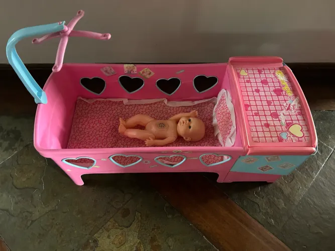 Berço com boneca
