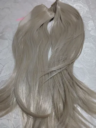 Cabelo loiro pastel acetinado 