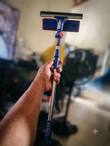 Limpador de Vidros com Cabeça Articulada e Cabo Extensível