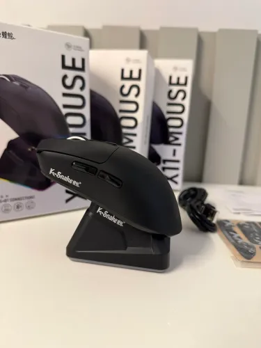 Mouse Gamer X11, sem fio, com Dock de carregamento - NOVO/Lacrado