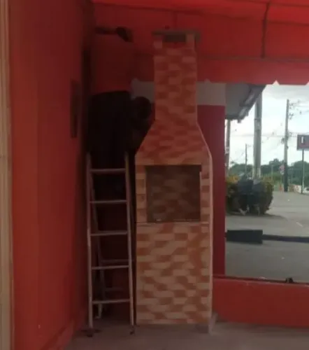 Churrasqueira de alvenaria em bloco desmontada