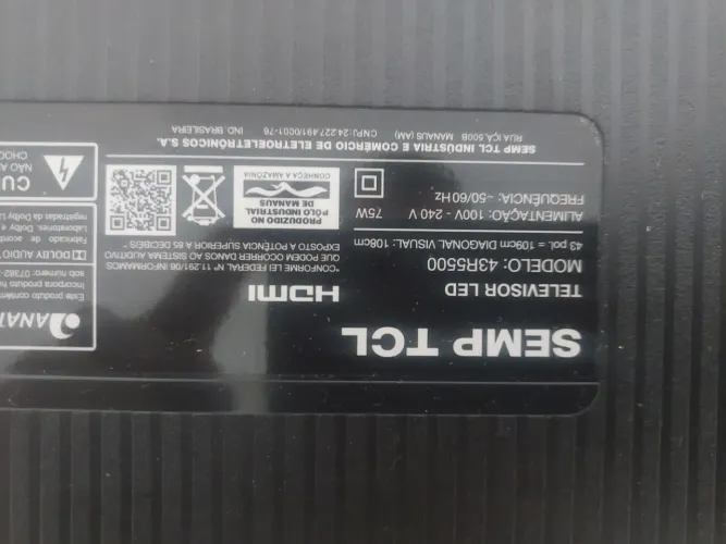 Duas TVs com defeito na tela