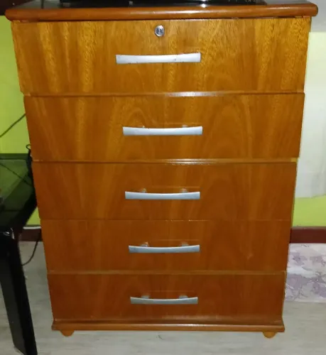 Cômoda marrom claro em perfeito estado