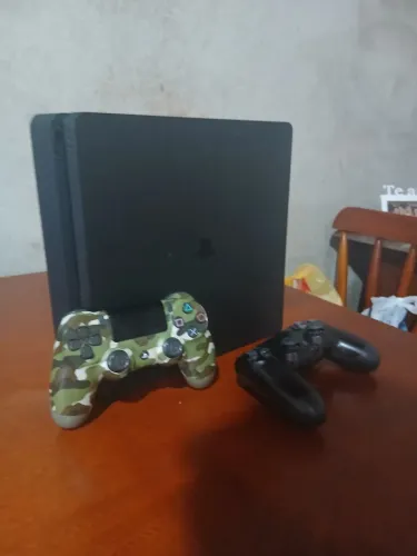 Ps4 slim 1TB (pego ps3 de entrada)