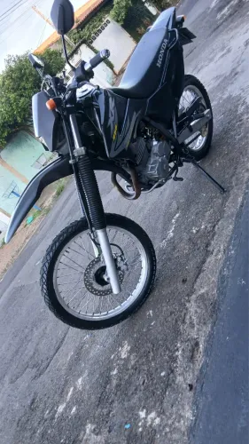 Moto impecável