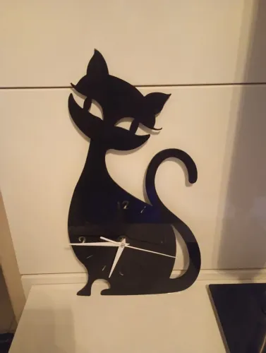 RELÓGIO EM ACRÍLICO PRETO GATINHA