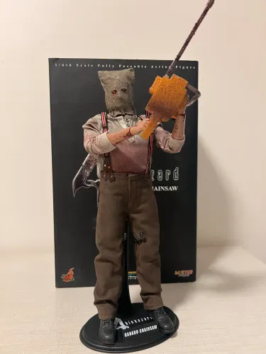 Ganado Chainsaw Resident Evil - Hot Toys