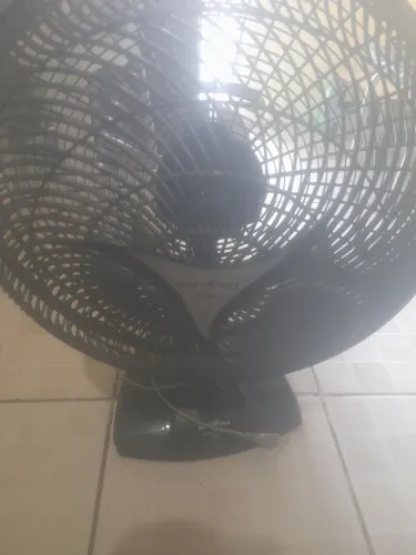 Vendo  ventilador  com defeito 