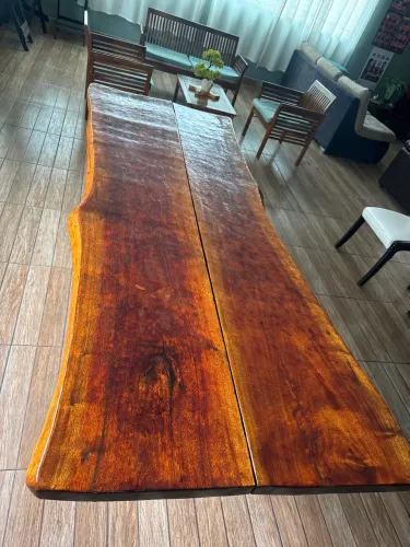 Mesa rústica grande/ Madeira maciça base de ferro / 8 lugares