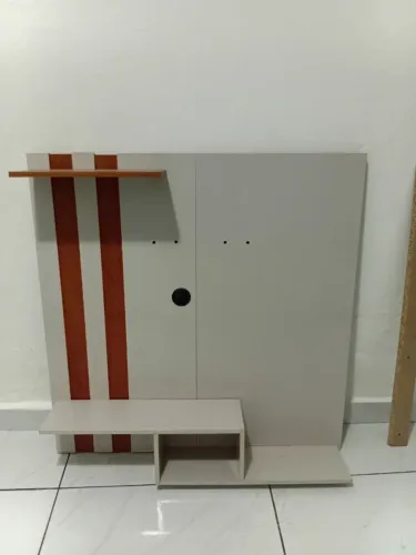 Painel para TV 32 a 43" com Rack/Bancada - Branco e Madeira
