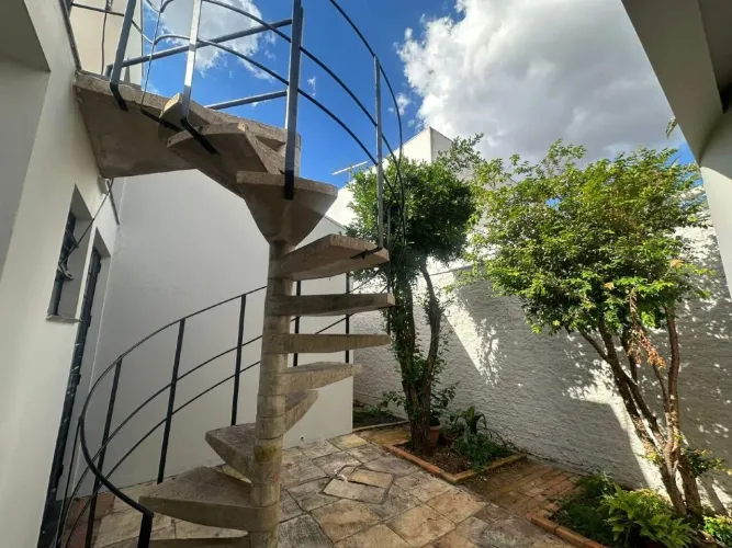 Casa para locação com 4 quartos e terraço na zona sul de Uberlândia